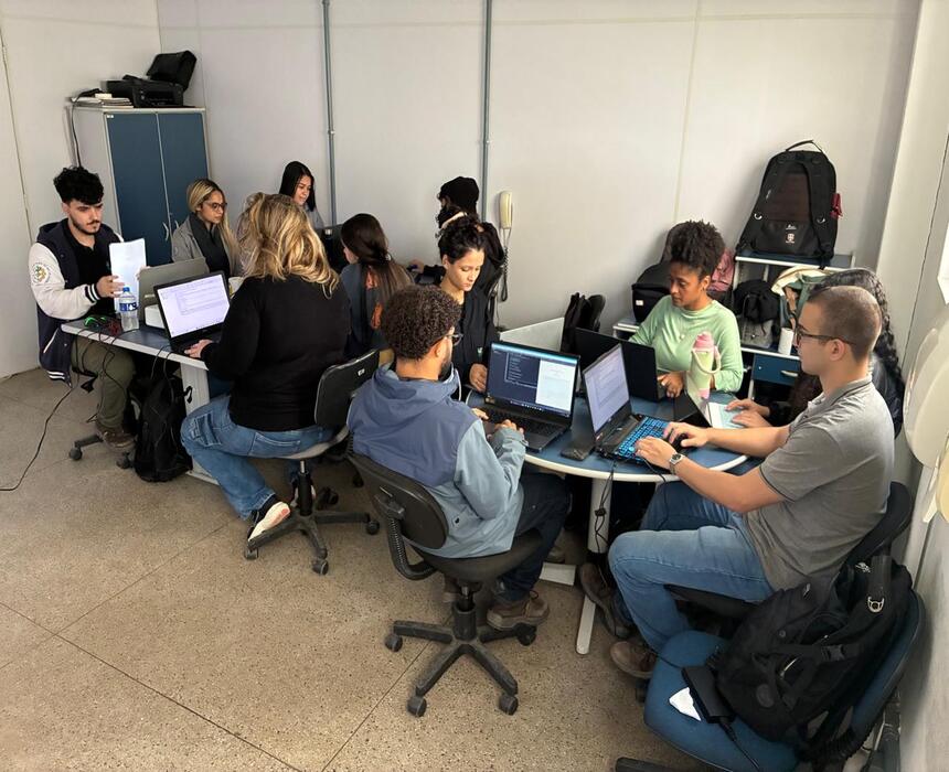 Curso de LaTeX ministrado pelo LEF